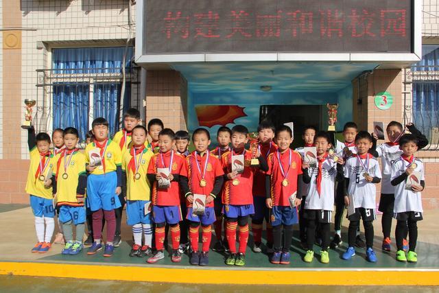 拜仁与阿森纳争抢德国国脚布朗，今夏或离开法兰克福
